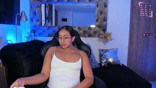 Snapshot of AmelyaMann chatting on January 2026 02:09:02 PM AmelyaMann online show from January 2026 02:09:02 PM