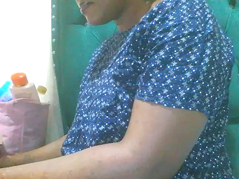 Snapshot of Sexy_Riri chatting on November 2025 01:15:01 PM Sexy Riri online show from November 2025 01:15:01 PM