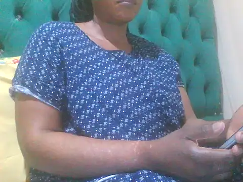 Snapshot of Sexy_Riri chatting on November 2025 02:15:02 AM Sexy Riri online show from November 2025 02:15:02 AM