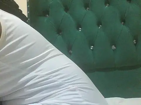 Snapshot of Sexy_Riri chatting on November 2025 08:02:01 PM Sexy Riri online show from November 2025 08:02:01 PM