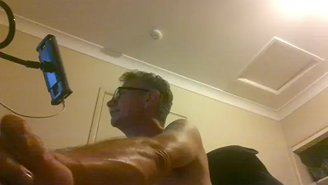 butseriouslykahnt online show from January 2025 06:45:01 PM