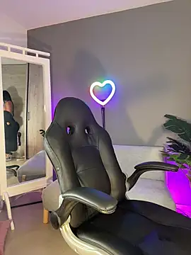 alina cruz online show from February 2026 03:18:01 AM