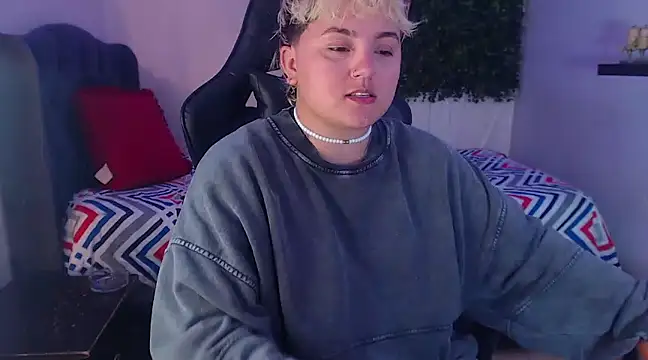 isabeautyx19 online show from February 2025 02:33:02 AM