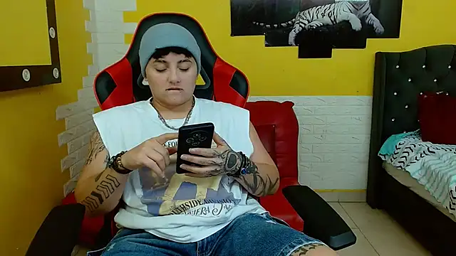 Snapshot of isabeautyx19 chatting on October 2025 03:18:02 AM isabeautyx19 online show from October 2025 03:18:02 AM