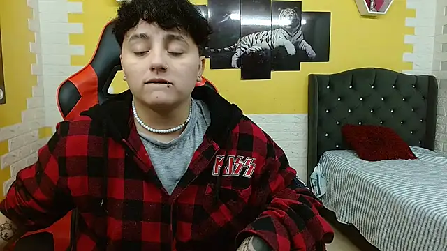 Snapshot of isabeautyx19 chatting on December 2025 03:09:01 AM isabeautyx19 online show from December 2025 03:09:01 AM