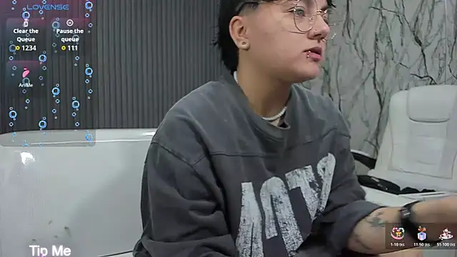 Snapshot of isabeautyx19 chatting on December 2025 07:03:01 AM isabeautyx19 online show from December 2025 07:03:01 AM