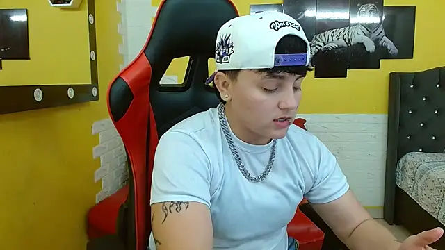 Snapshot of isabeautyx19 chatting on November 2025 02:48:01 AM isabeautyx19 online show from November 2025 02:48:01 AM