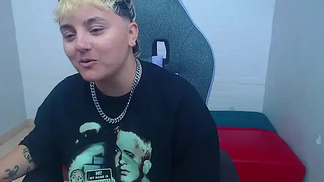 isabeautyx19 online show from February 2025 03:43:01 AM