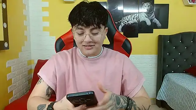 Snapshot of isabeautyx19 chatting on December 2025 03:08:01 AM isabeautyx19 online show from December 2025 03:08:01 AM