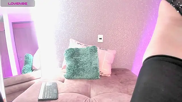 Juliana rodriguez  online show from December 2024 03:11:02 PM