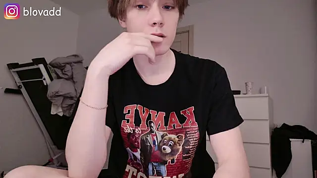 callmenineoneseven online show from May 2026 07:19:02 PM