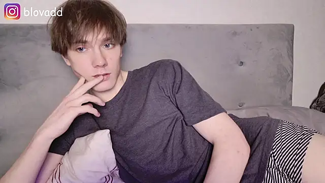 callmenineoneseven online show from April 2026 10:18:02 PM