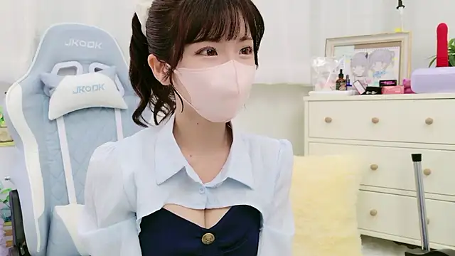 Snapshot of -minami- chatting on September 2025 12:11:02 PM -minami- online show from September 2025 12:11:02 PM
