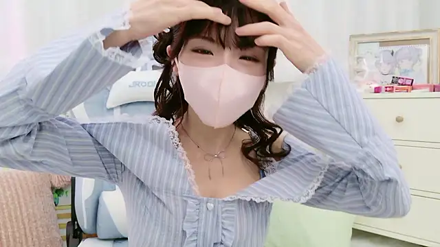 Snapshot of -minami- chatting on October 2025 12:13:01 PM -minami- online show from October 2025 12:13:01 PM