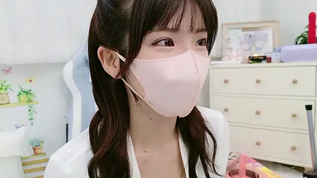 Snapshot of -minami- chatting on October 2025 12:08:01 PM -minami- online show from October 2025 12:08:01 PM