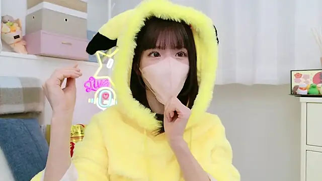 Snapshot of -minami- chatting on January 2025 12:30:02 PM -minami- online show from January 2025 12:30:02 PM