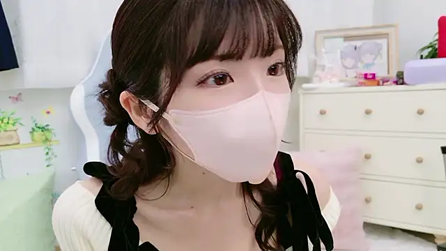 Snapshot of -minami- chatting on October 2025 12:06:02 PM -minami- online show from October 2025 12:06:02 PM