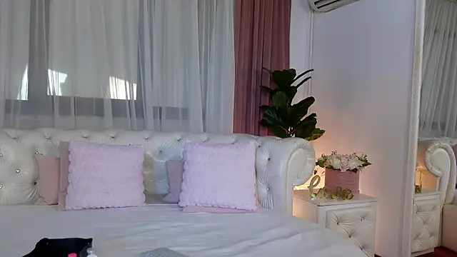 Snapshot of NinaCrystal1 chatting on June 2026 08:26:02 AM NinaCrystal1 online show from June 2026 08:26:02 AM