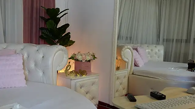 Snapshot of NinaCrystal1 chatting on June 2026 07:42:01 AM NinaCrystal1 online show from June 2026 07:42:01 AM