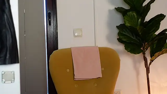 NinaCrystal1 online show from April 2026 05:08:02 AM