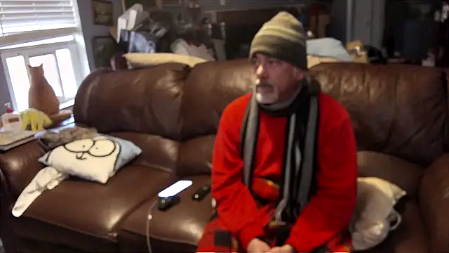 Snapshot of PincheDave4u chatting on February 2025 10:47:02 PM PincheDave4u online show from February 2025 10:47:02 PM