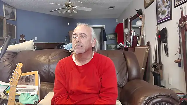 Snapshot of PincheDave4u chatting on January 2025 08:26:02 PM PincheDave4u online show from January 2025 08:26:02 PM