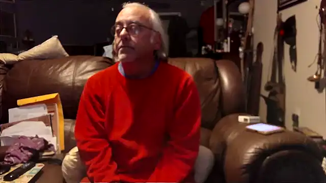 Snapshot of PincheDave4u chatting on December 2024 11:21:01 PM PincheDave4u online show from December 2024 11:21:01 PM