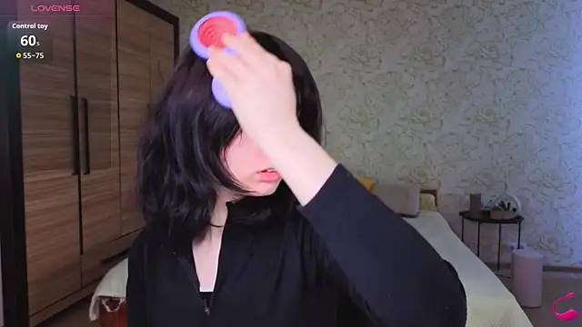 Snapshot of JulisSweet chatting on October 2025 07:53:02 AM JulisSweet online show from October 2025 07:53:02 AM