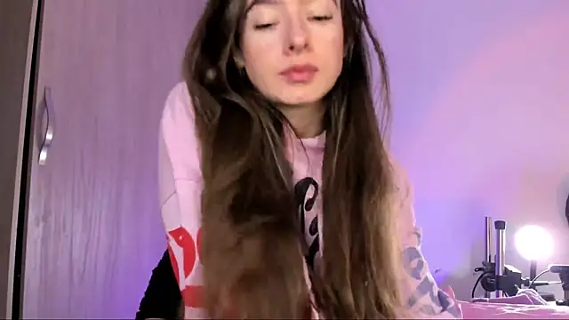 aalyce syn online show from November 2025 05:02:01 PM