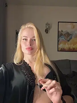 Vladamais online show from November 2025 03:59:02 PM