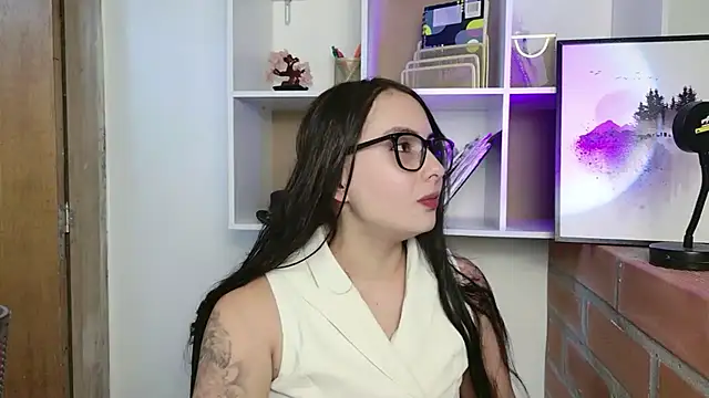 Snapshot of lalawhitte chatting on May 2026 05:44:02 PM lalawhitte online show from May 2026 05:44:02 PM