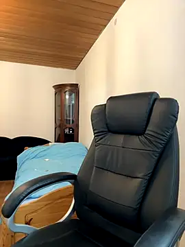 Kamilla Loop online show from December 2025 09:47:01 PM