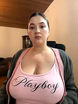 Kamilla Loop online show from November 2025 09:37:01 PM