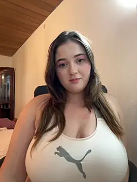 Kamilla Loop online show from September 2025 08:33:01 PM