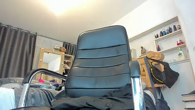 Snapshot of pollet_brown chatting on June 2026 01:11:02 AM pollet brown online show from June 2026 01:11:02 AM