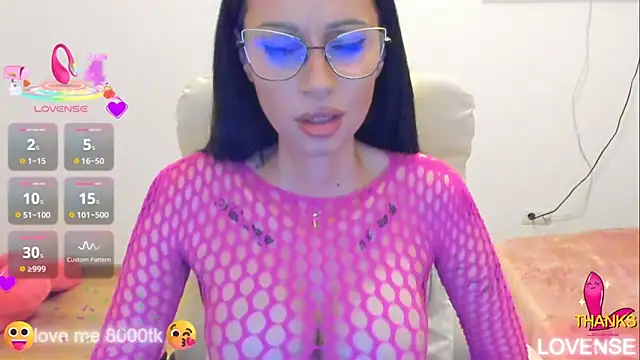 kissnicol32 online show from November 2025 06:51:02 PM