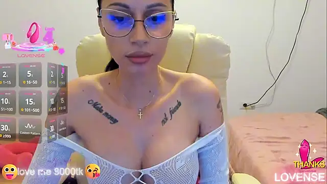 kissnicol32 online show from November 2025 04:55:01 PM