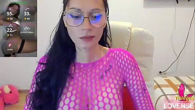 kissnicol32 online show from April 2026 06:10:01 PM