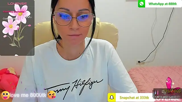 kissnicol32 online show from February 2025 04:57:01 PM