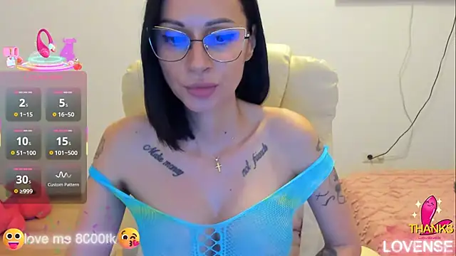 kissnicol32 online show from October 2025 05:05:01 PM