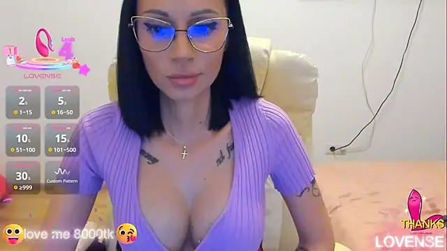 kissnicol32 online show from October 2025 03:00:01 PM