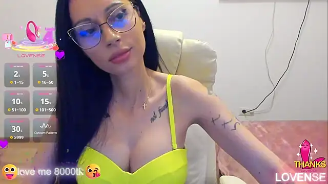 kissnicol32 online show from November 2025 05:45:02 PM