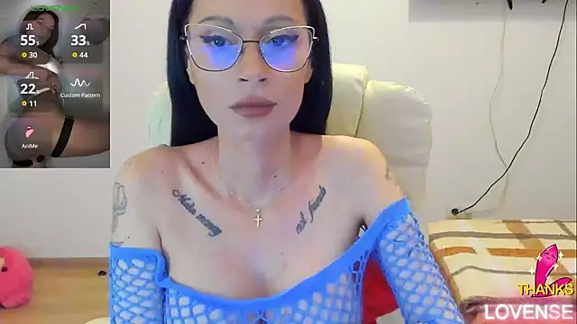 kissnicol32 online show from May 2026 04:14:01 PM