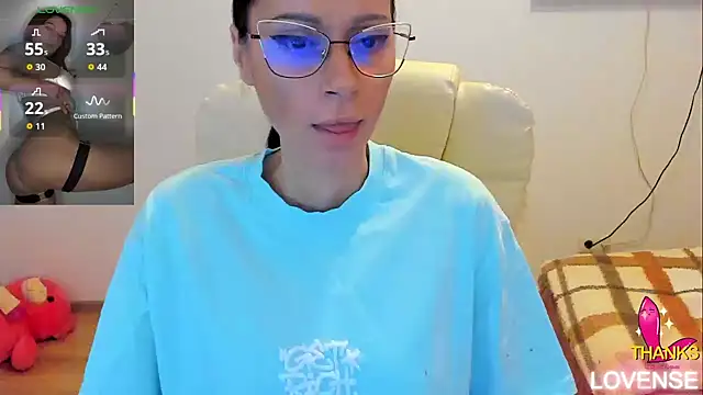 kissnicol32 online show from March 2026 05:07:01 PM