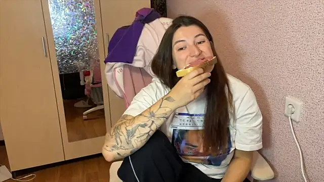 Katrin  kiss online show from March 2026 07:09:01 PM