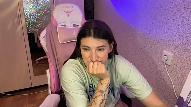 Katrin  kiss online show from April 2026 08:42:02 PM