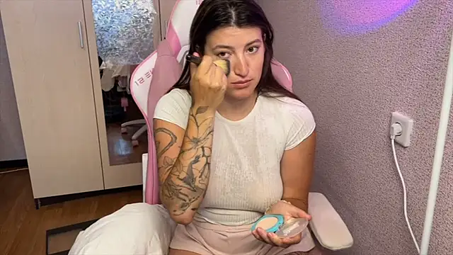 Katrin  kiss online show from June 2026 07:39:01 AM