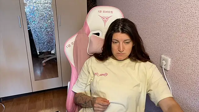 Katrin  kiss online show from May 2026 12:23:02 PM