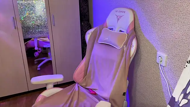 Katrin  kiss online show from April 2026 10:38:02 PM