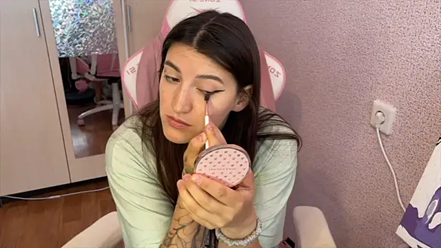 Katrin  kiss online show from April 2026 10:18:02 AM